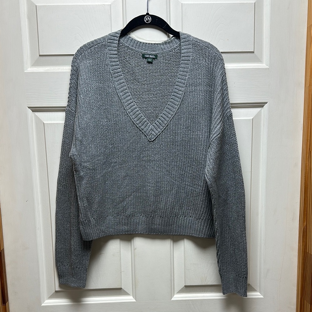Wild Fable Gray V-Neck Sweater with Ribbed Cuffs